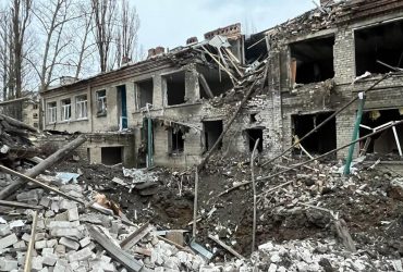 Знищили майже в нуль: росіяни запустили ракетою по дитячому садку в Авдіївці (фото)