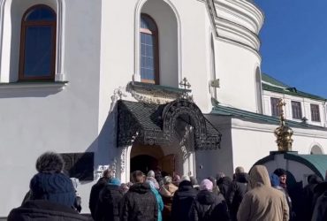 УПЦ МП до сих пор не покинула Киево-Печерскую лавру: что происходит (фото, видео)