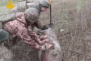 На одному з приватних подвір’їв Херсонщини знайшли авіабомбу ФАБ-500 (відео)
