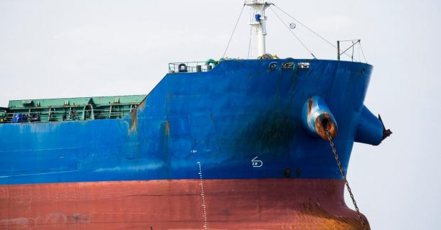 Індія дає задню: російські судна з нафтою масово застрягають у морі