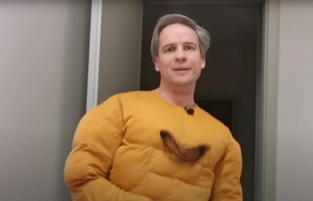 Стриптиз от генерала РФ: "двойник" Зеленского спародировал танцы Матовникова (видео)