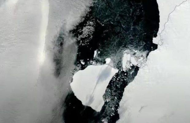 Полярники показали айсберг розміром з Лондон, що відколовся в Антарктиді (відео)