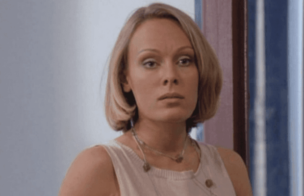 Молчит и веселится: на что звезда "Не родись красивой" родом из Украины променяла свою родину