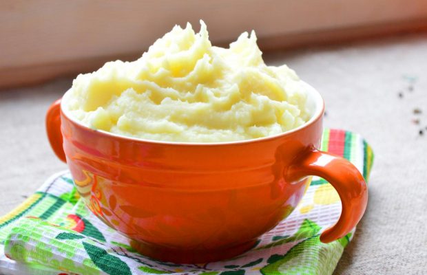 Він не дає шансів грудочкам: названо найкращий інструмент для приготування ідеального пюре