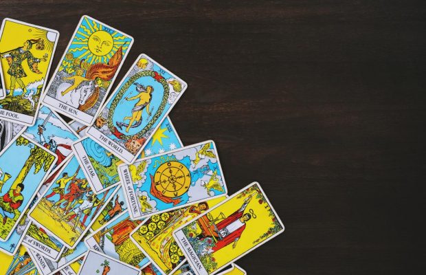 Козерогам - важная новость, Львам - "темные" времена: гороскоп на 28 марта по картам Таро