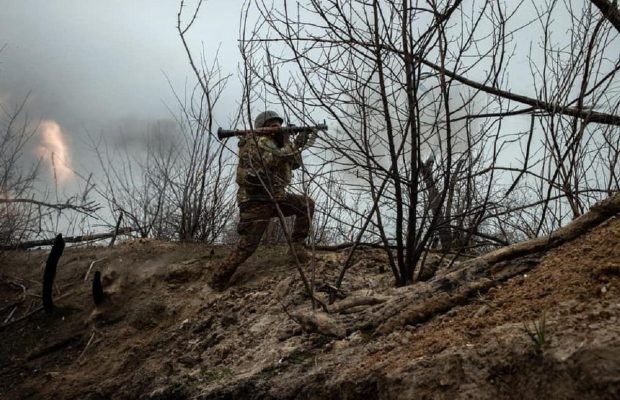 Таролог рассказал, когда в Украине отменят военное положение