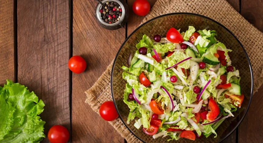 Салат з пекінської капусти найсмачніший: гості попросять рецепт