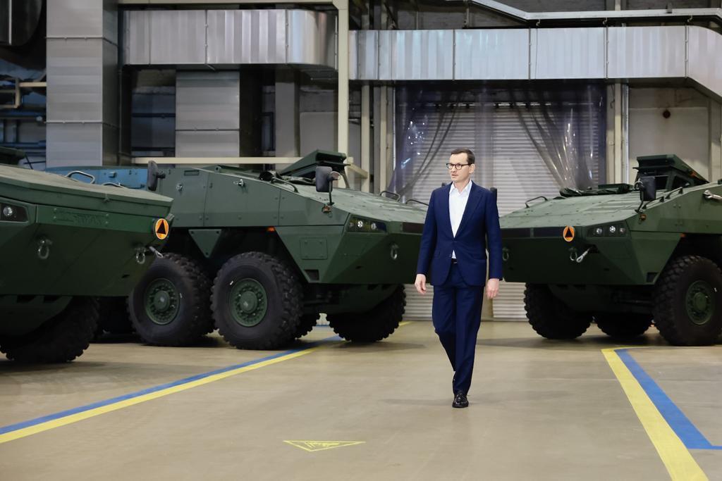 В Україну надходить сучасна західна бронетехніка / twitter.com/MorawieckiM В Україну надходить сучасна західна бронетехніка / twitter.com/MorawieckiM
