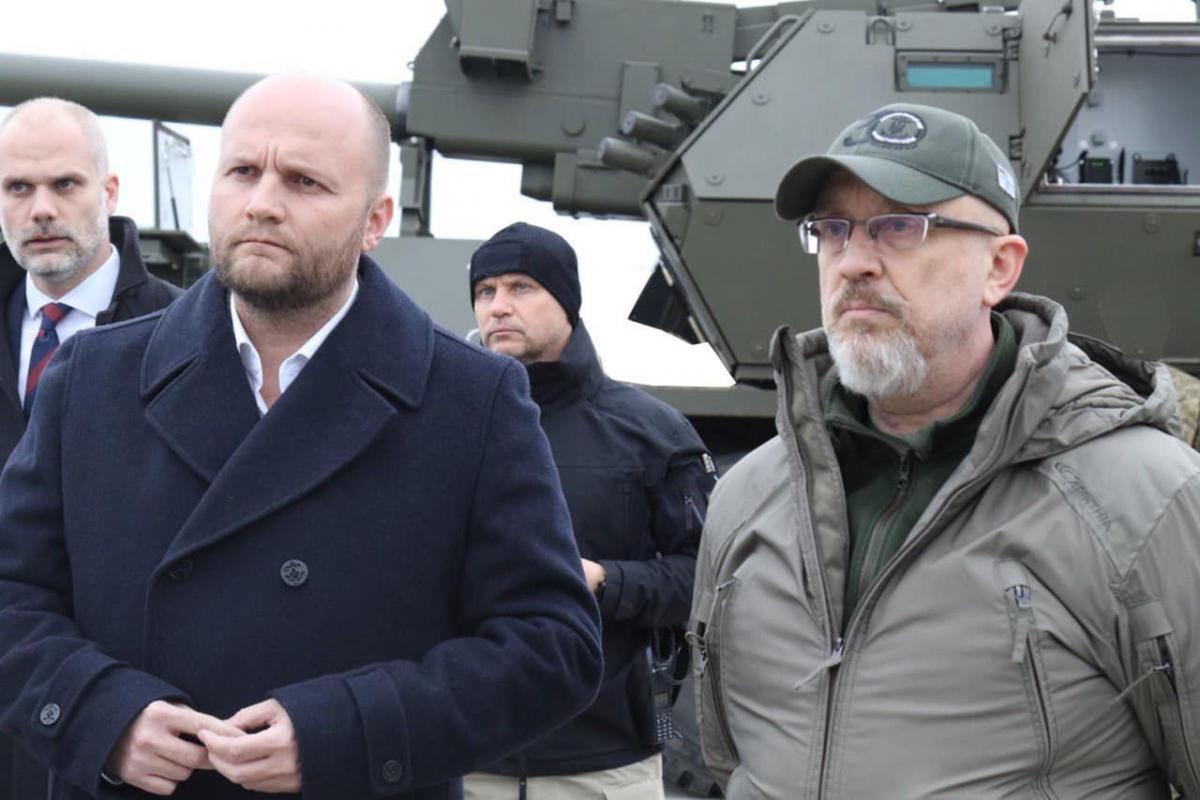 Резников встретился с министром обороны Слоаччины \ фото Минобороны Резников встретился с министром обороны Слоаччины \ фото Минобороны