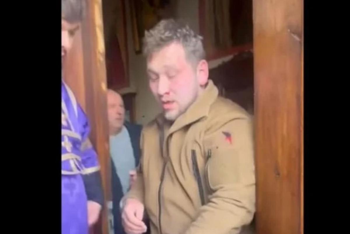 В полиции прокомментировали избиение военного попами УПЦ МП в Хмельницком / скриншот В полиции прокомментировали избиение военного попами УПЦ МП в Хмельницком / скриншот