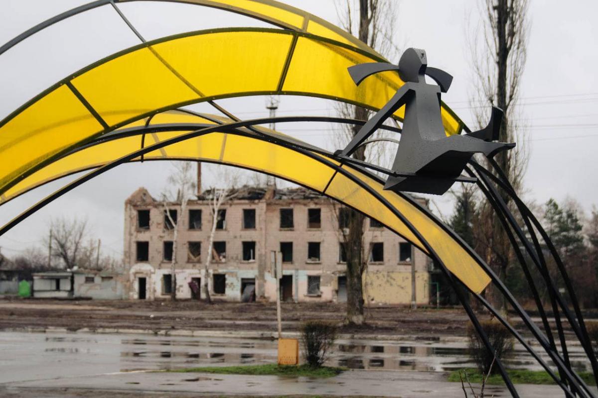 У Бородянці відкрили скульптуру "Дівчинка під сонцем" / фото facebook.com/isdgroup У Бородянці відкрили скульптуру "Дівчинка під сонцем" / фото facebook.com/isdgroup
