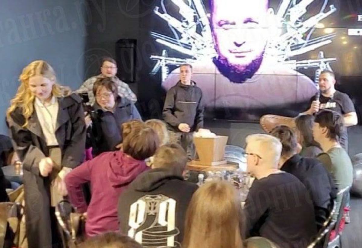 Российские журналисты опубликовали схему "вербовки" Треповой / фото Фонтанка Российские журналисты опубликовали схему "вербовки" Треповой / фото Фонтанка