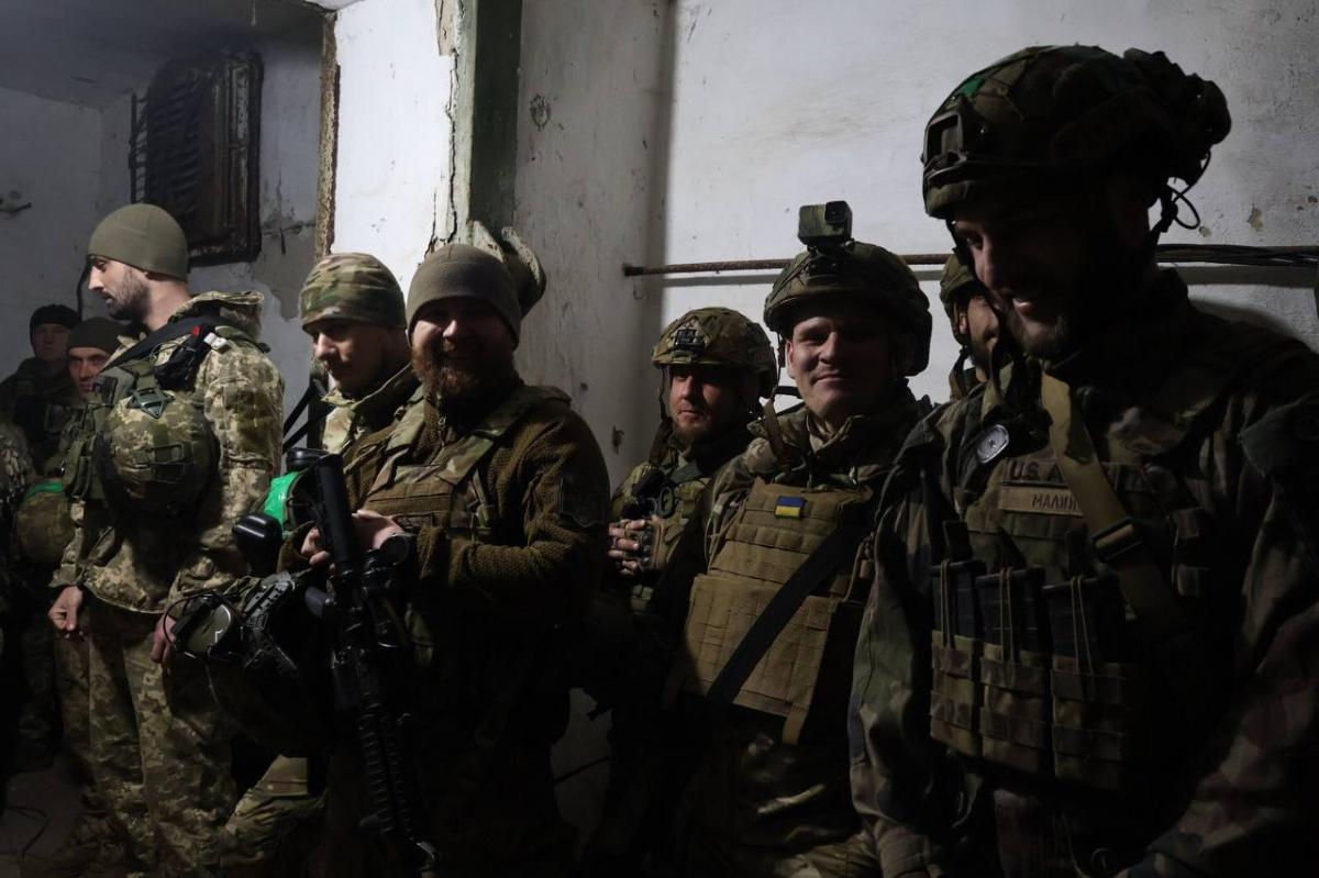 Сирський: Бахмут контролюють ЗСУ, ворог слабшає