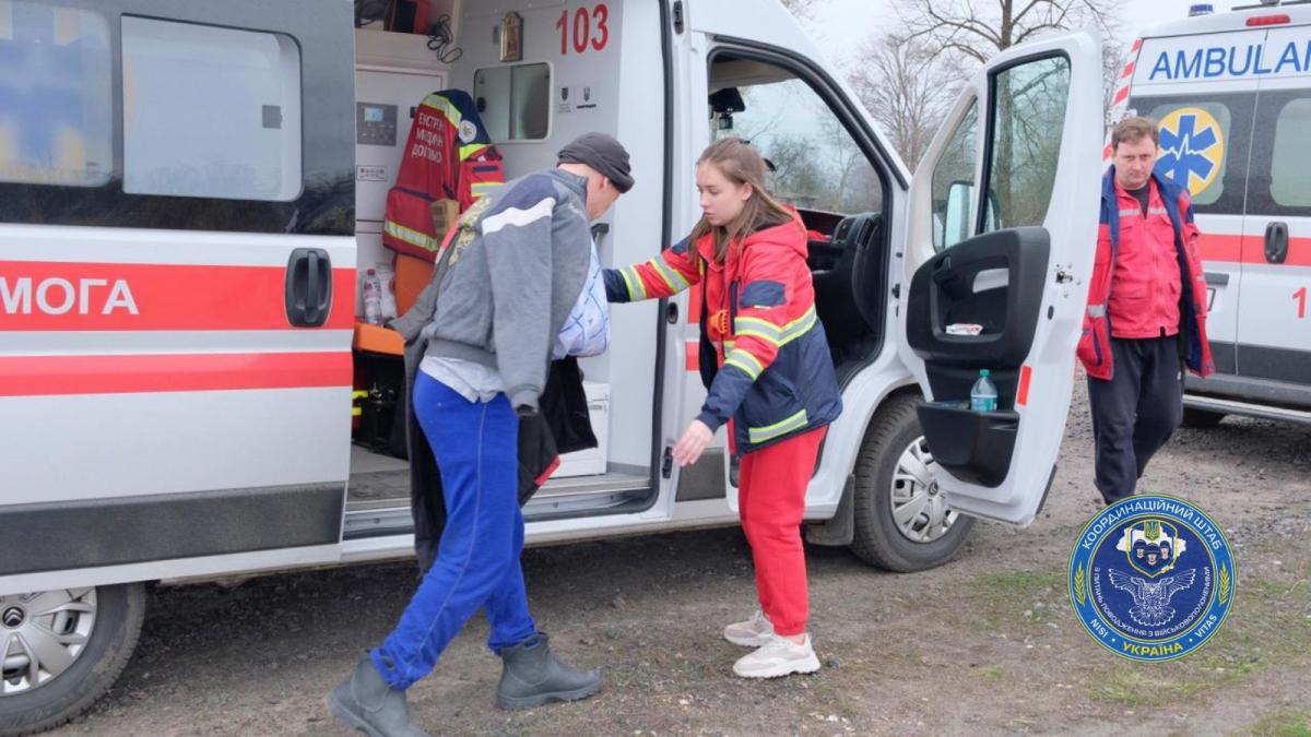 Україна повернула 12 осіб з російського полону / фото t.me/Koord_shtab Україна повернула 12 осіб з російського полону / фото t.me/Koord_shtab