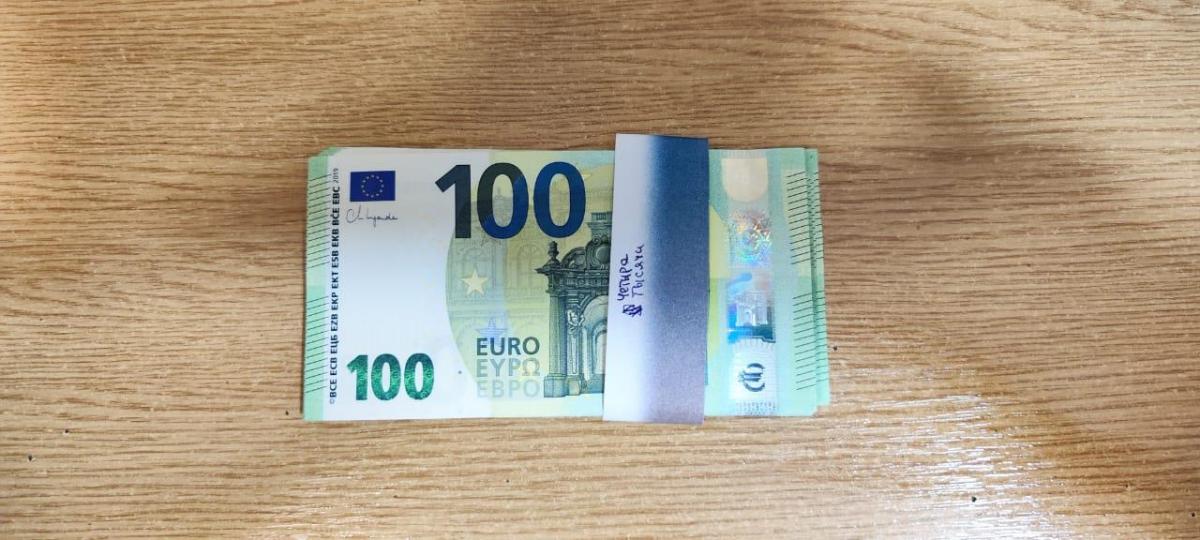 Серед іншого у затриманого знайшли 4 тисячі євро / фото dpsu.gov.ua Серед іншого у затриманого знайшли 4 тисячі євро / фото dpsu.gov.ua
