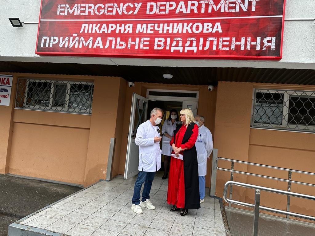 Благотворительный фонд молодежной инициативы 'Надежда' передал медицинские мониторы больницам Донецкой области Благотворительный фонд молодежной инициативы 'Надежда' передал медицинские мониторы больницам Донецкой области