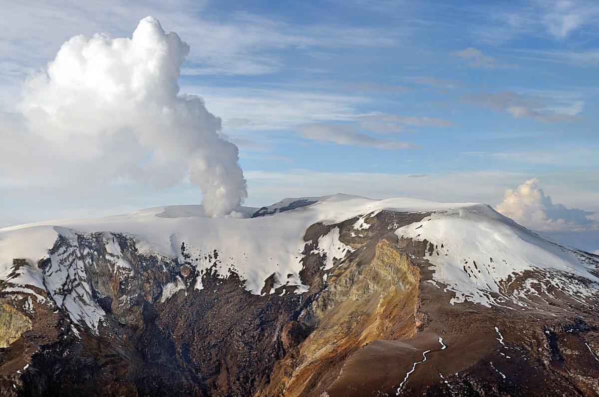 У Колумбії почав вивергатися небезпечний вулкан / фото Servicio Geológico Colombiano У Колумбії почав вивергатися небезпечний вулкан / фото Servicio Geológico Colombiano