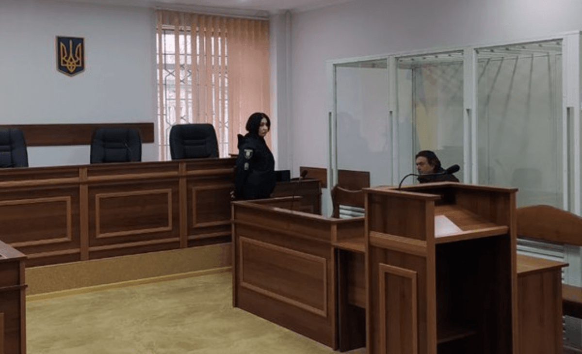 Остап Ступка в залі суду / Суспільне