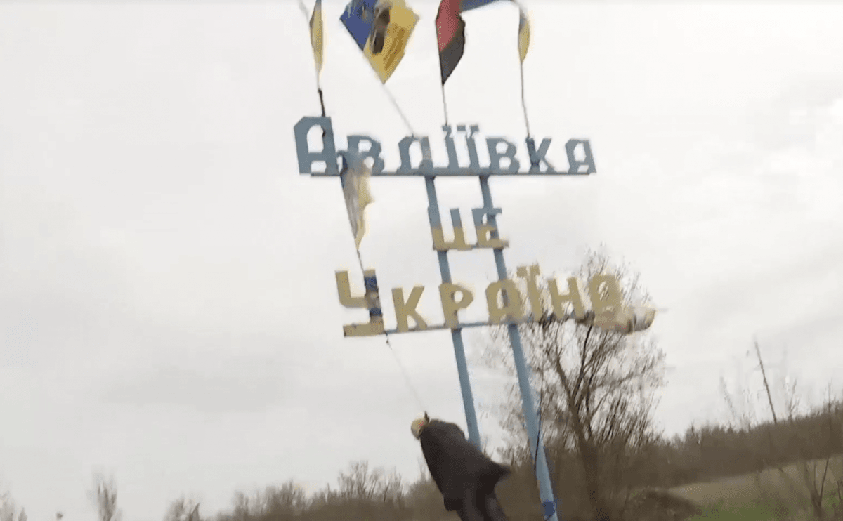 В Авдеевке повесили 'Путина' (фото, видео) В Авдеевке повесили 'Путина' (фото, видео)