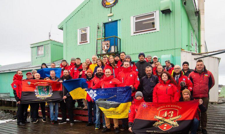 Полярники после года работы в Антарктике отправились домой \ uac.gov.ua Полярники после года работы в Антарктике отправились домой \ uac.gov.ua
