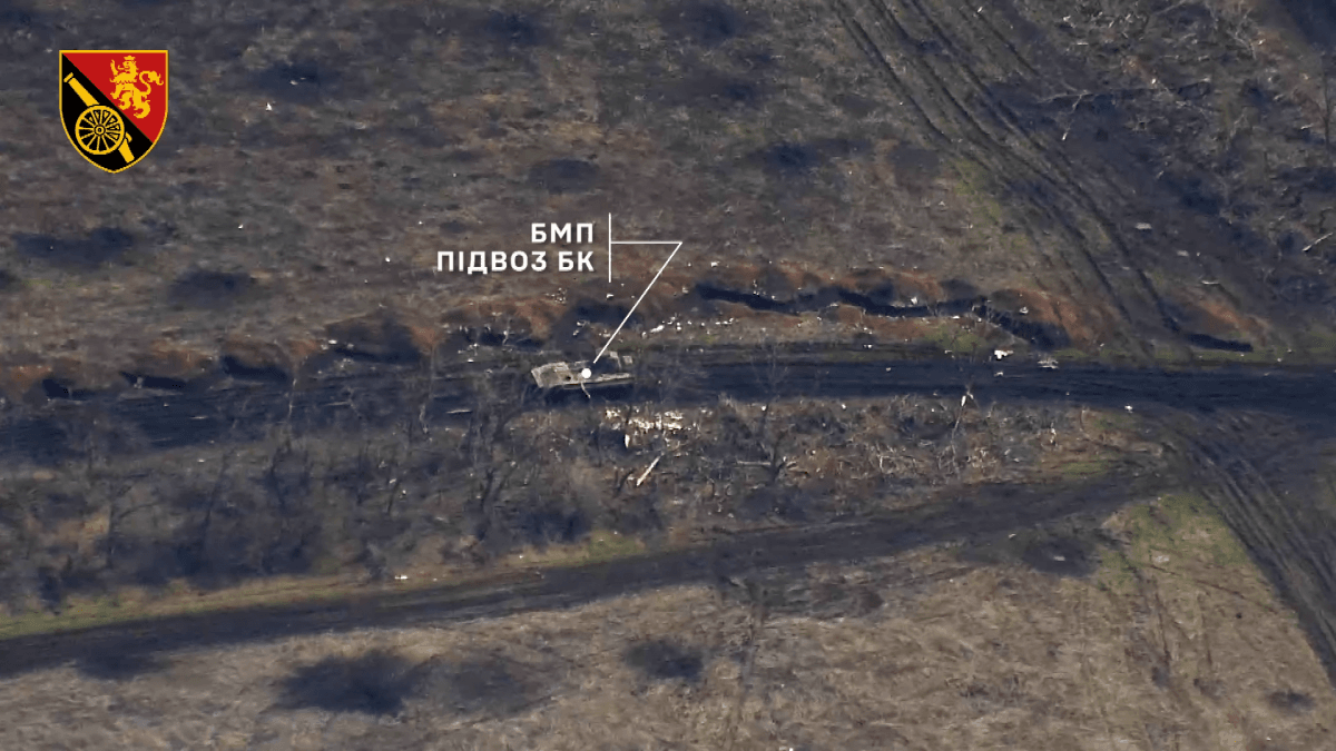 Бойцы 45-й артиллеристской бригады под Бахмутом уничтожили БМП и склад боеприпасов / скриншот с видео Бойцы 45-й артиллеристской бригады под Бахмутом уничтожили БМП и склад боеприпасов / скриншот с видео