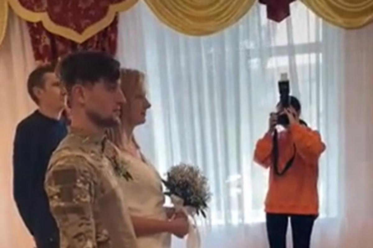 Іван Мартинов одружився з Ольгою Кравчук / скріншот Іван Мартинов одружився з Ольгою Кравчук / скріншот