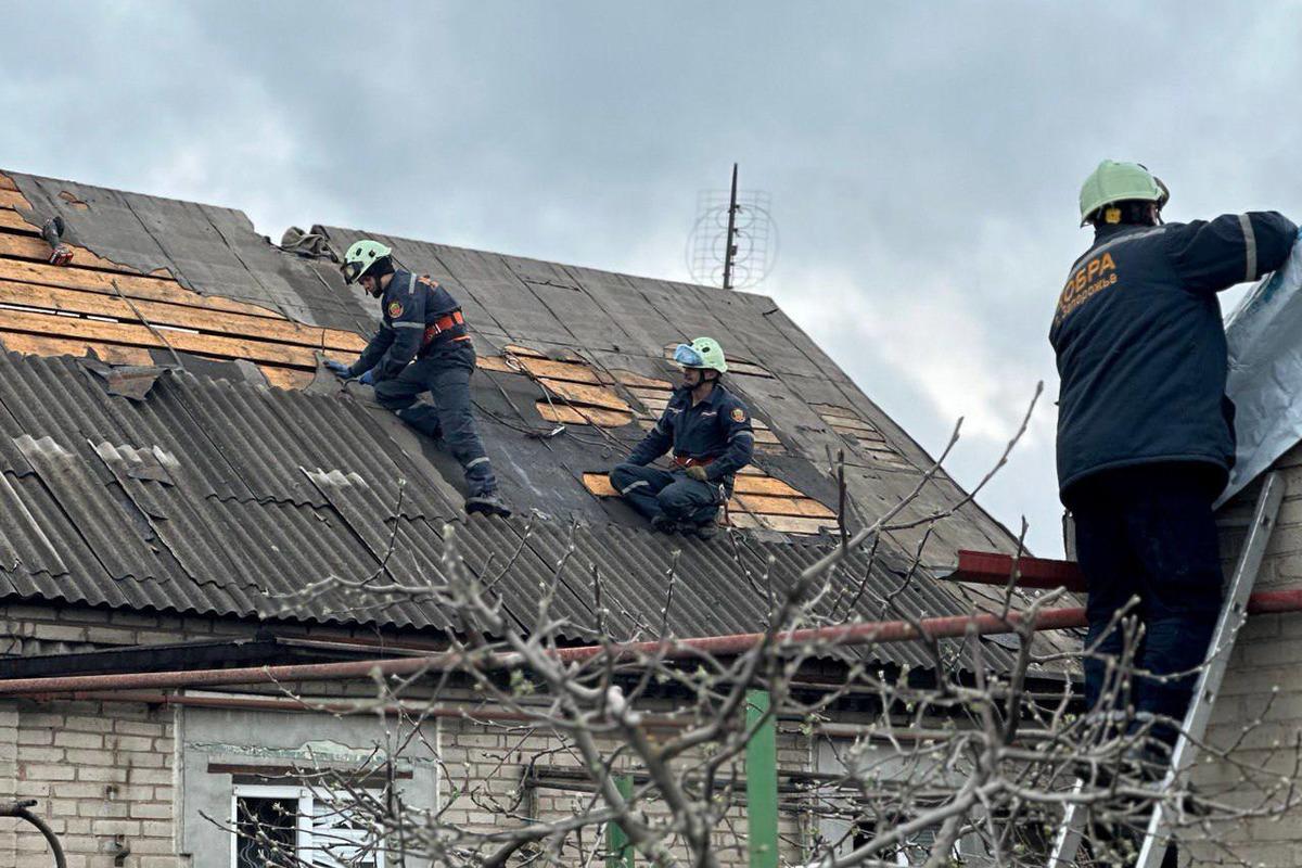 Внаслідок атаки РФ 9 квітня пошкоджено 33 будинки у Запорізькій області / фото t.me/kurtievofficial Внаслідок атаки РФ 9 квітня пошкоджено 33 будинки у Запорізькій області / фото t.me/kurtievofficial
