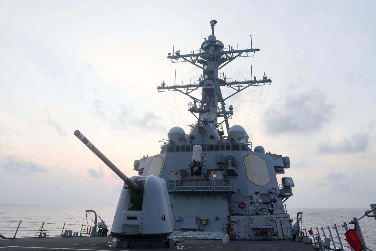 Эсминец США демонстративно прошел рядом с базой КНР / фото c7f.navy.mil Эсминец США демонстративно прошел рядом с базой КНР / фото c7f.navy.mil