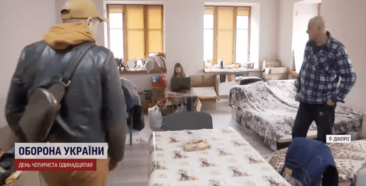 Мають лише матрац: в яких умовах живуть переселенці у найбільшому шелтері Дніпра (фото, відео) Мають лише матрац: в яких умовах живуть переселенці у найбільшому шелтері Дніпра (фото, відео)