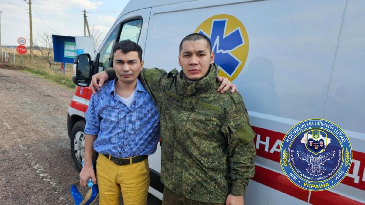 Українська сторона передала російській двох військовополонених мусульман / фото t.me/Koord_shtab Українська сторона передала російській двох військовополонених мусульман / фото t.me/Koord_shtab