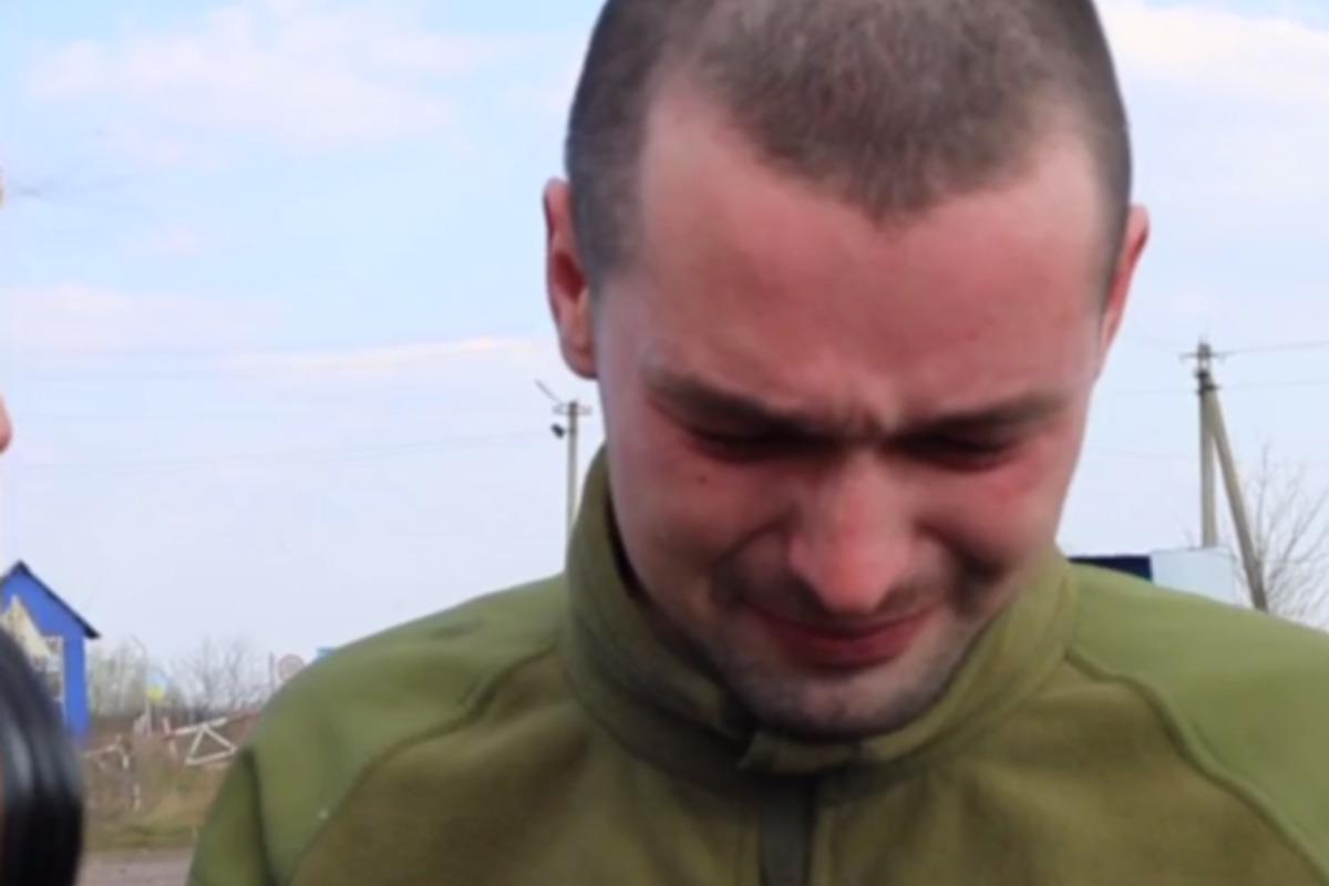 Українець вперше поговорив з мамою після полону РФ й не стримав сліз / скріншот Українець вперше поговорив з мамою після полону РФ й не стримав сліз / скріншот