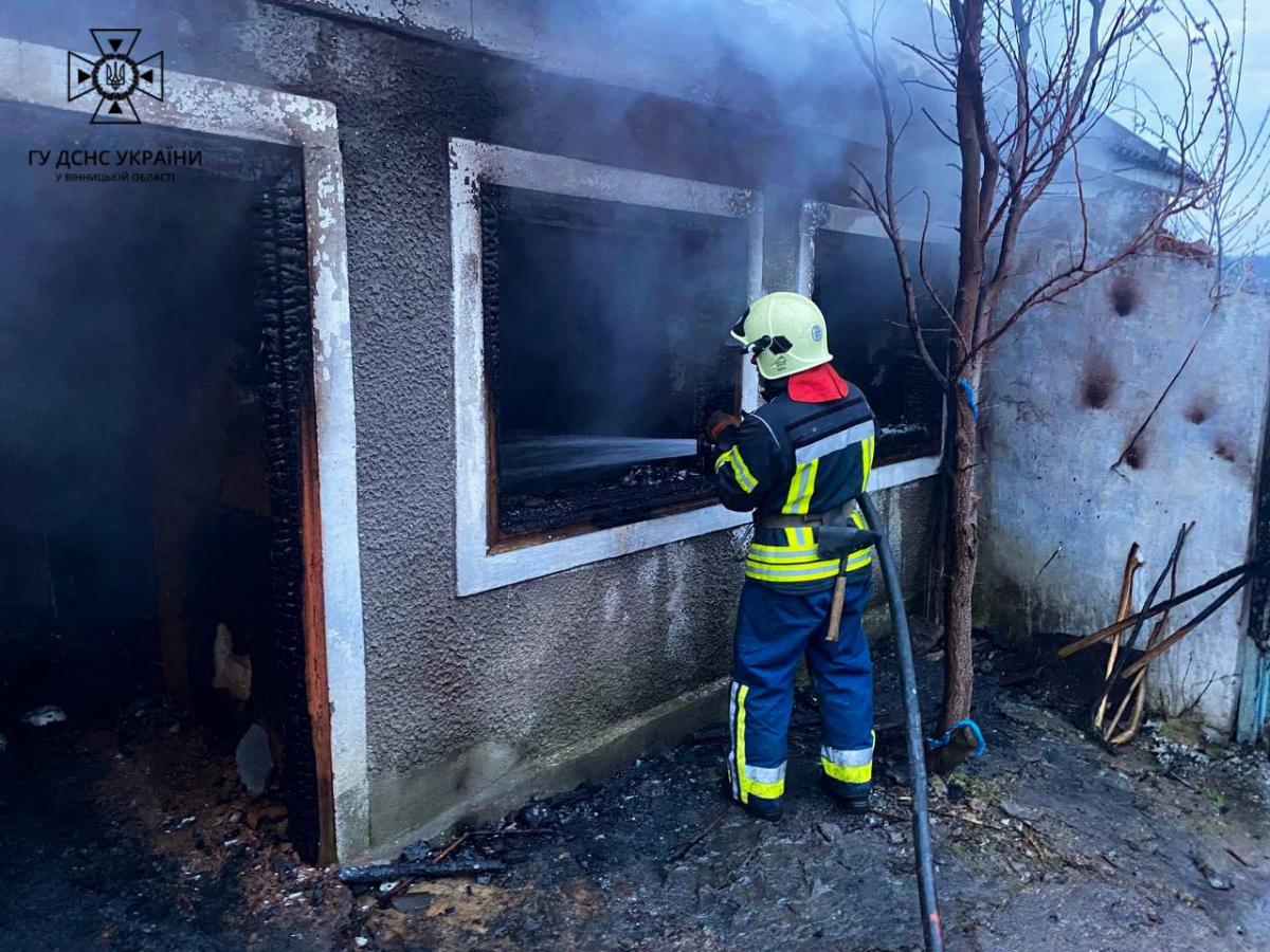 У Вінницькій області внаслідок пожежі загинули три особи / фото t.me/dsns_telegram У Вінницькій області внаслідок пожежі загинули три особи / фото t.me/dsns_telegram