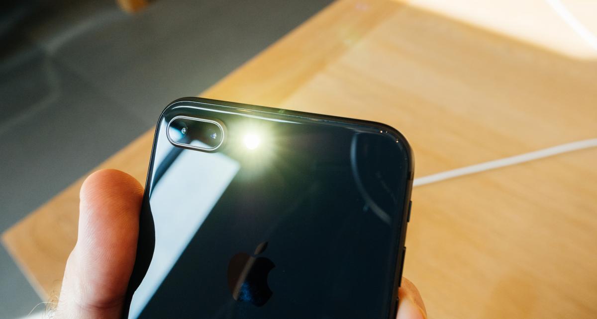 Як увімкнути спалах під час дзвінків та сповіщень: працює на iPhone та Android / ua.depositphotos.com Як увімкнути спалах під час дзвінків та сповіщень: працює на iPhone та Android / ua.depositphotos.com