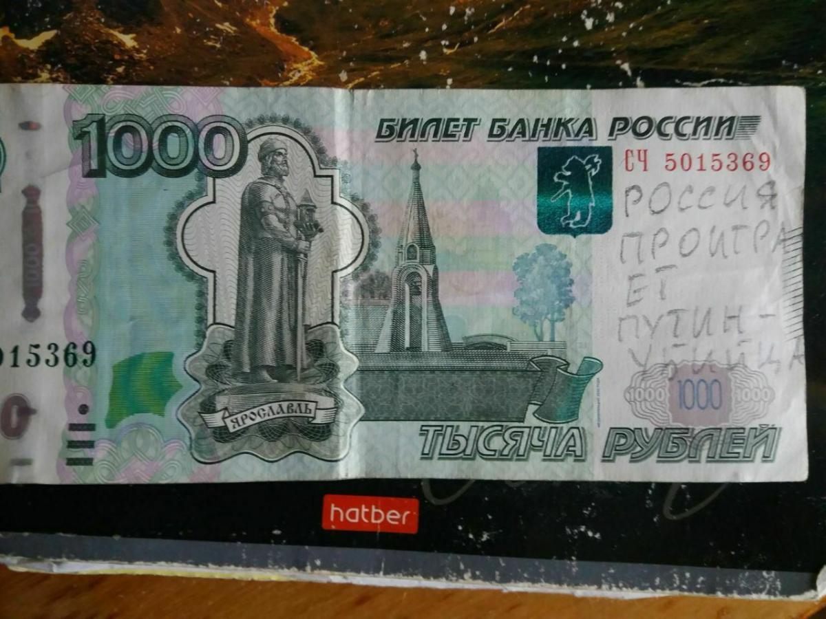 Украинцы на оккупированных территориях устроили флешмоб / фото sprotyv.mod.gov.ua Украинцы на оккупированных территориях устроили флешмоб / фото sprotyv.mod.gov.ua
