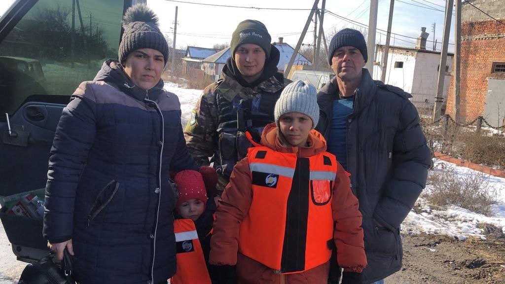 Під час чергового відвідування родини старша дівчинка попросила вивезти їх з батьками в більш безпечне місце / фото надані Валерією Черніковою Під час чергового відвідування родини старша дівчинка попросила вивезти їх з батьками в більш безпечне місце / фото надані Валерією Черніковою