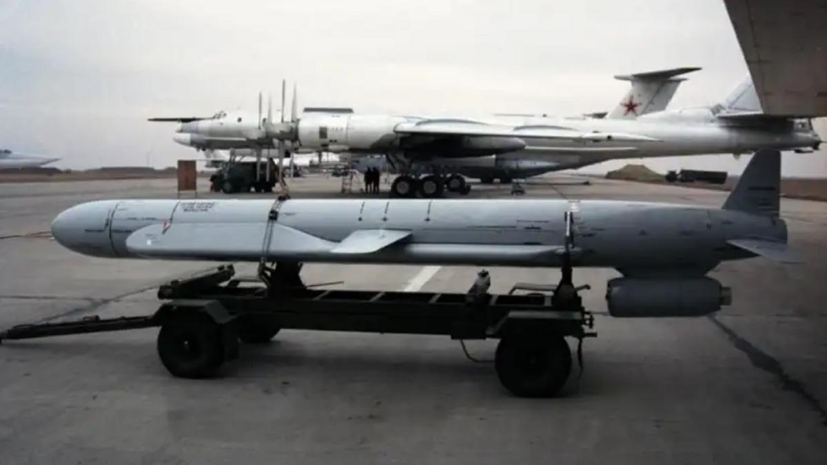 Ракета Х-50, над которой работает Россия, может не появиться вообще, заявил Свитан / фото Defense Express