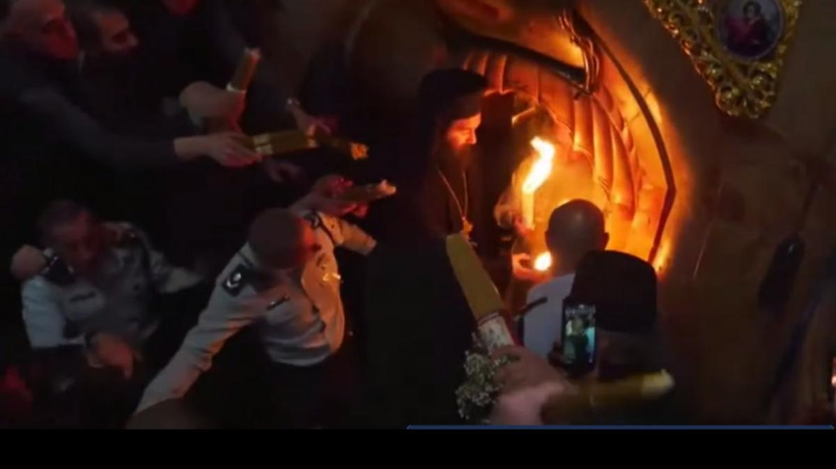 У храмі Гробу Господнього зійшов Благодатний вогонь / скриншот