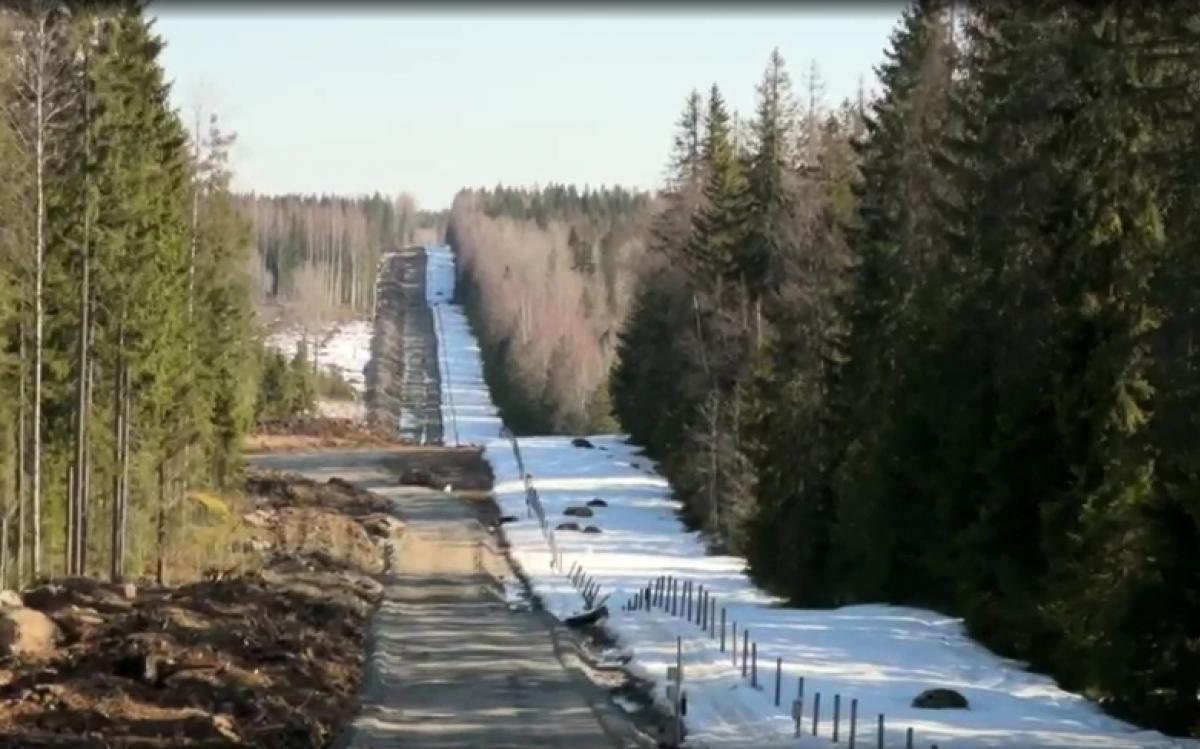 Финляндия показала, как отгораживается от России забором / скриншот Финляндия показала, как отгораживается от России забором / скриншот