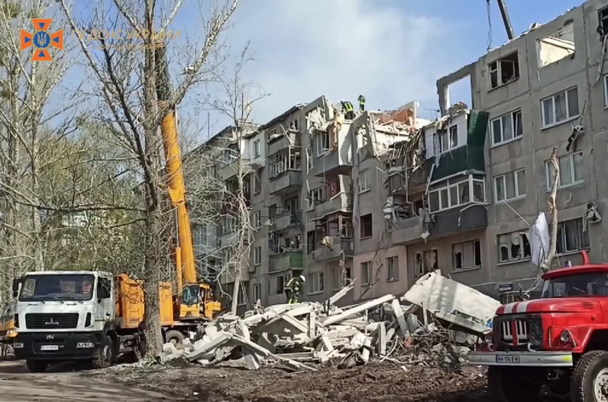Число жертв кровавого обстрела многоэтажек в Славянске снова возросло / скриншот Число жертв кровавого обстрела многоэтажек в Славянске снова возросло / скриншот