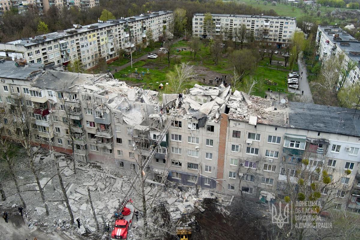 В Славянске завершили разбирать завалы / фото Павел Кириленко В Славянске завершили разбирать завалы / фото Павел Кириленко