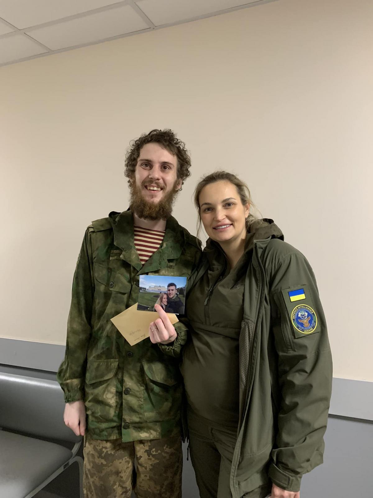 'Мечтал пять месяцев': вернувшийся из плена РФ военный тронул украинцев звонком любимой 'Мечтал пять месяцев': вернувшийся из плена РФ военный тронул украинцев звонком любимой