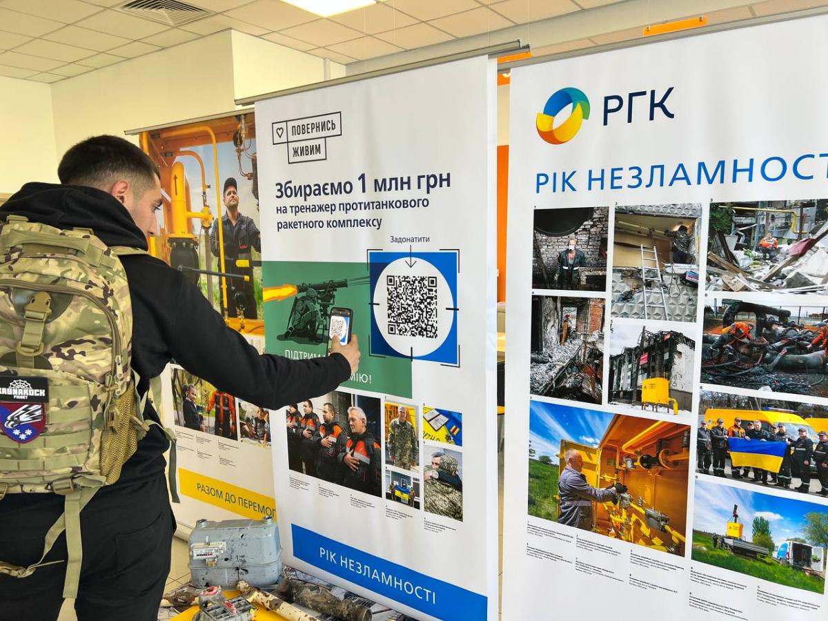 У 98 Клієнтських просторах 104.ua відкрилися фотовиставки, присвячені 'Року незламності'