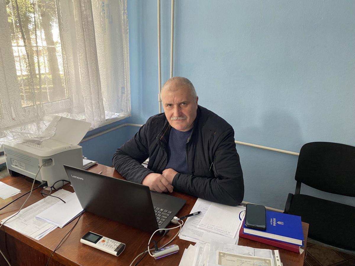 Староста села зазначив, що найбільше у селі постраждала вулиця Папанівців/ фото УНІАН, Ірина Синельник Староста села зазначив, що найбільше у селі постраждала вулиця Папанівців/ фото УНІАН, Ірина Синельник