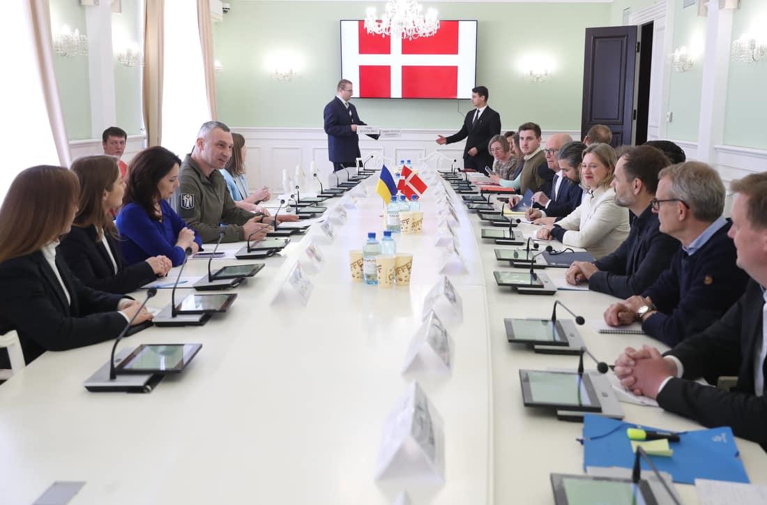 Кличко обговорив з представниками самоврядування Данії та Нідерландів допомогу у відновленні українських громад Кличко обговорив з представниками самоврядування Данії та Нідерландів допомогу у відновленні українських громад