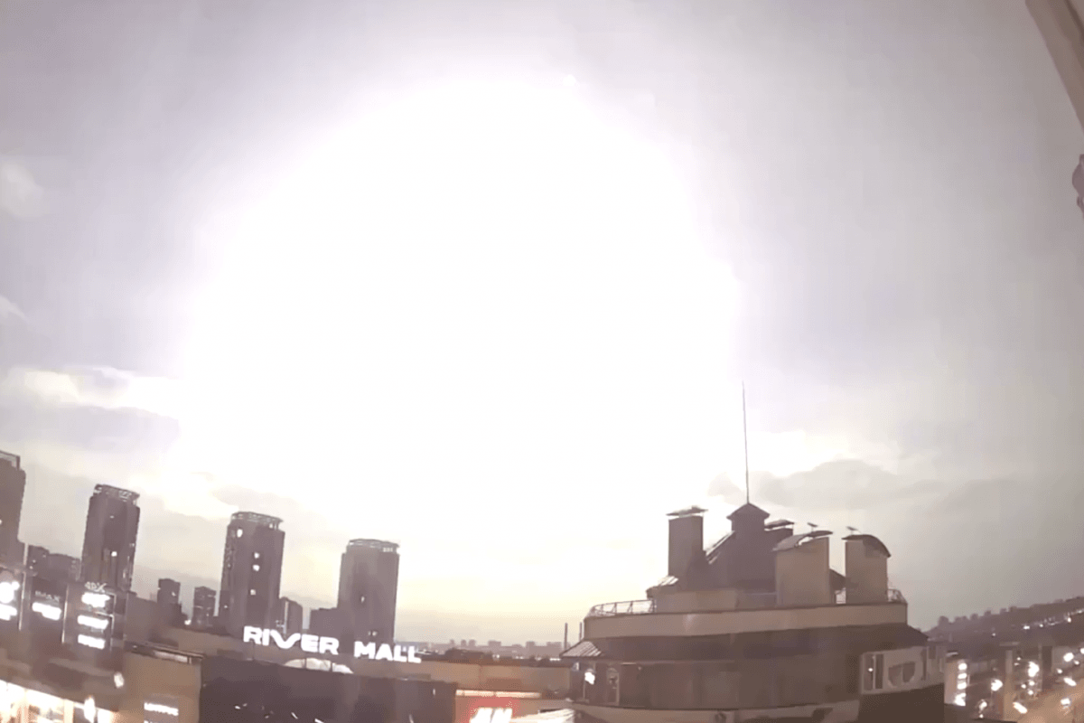 У небі над Києвом був яскравий спалах / скріншот У небі над Києвом був яскравий спалах / скріншот