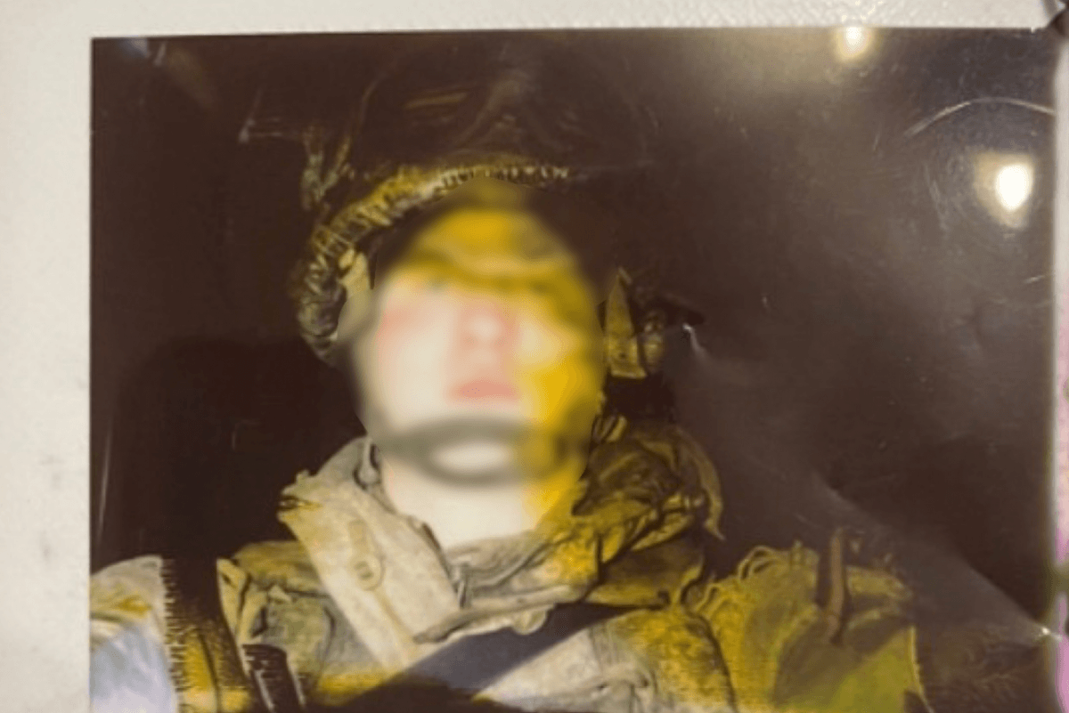 Окупант залишив своє фото неподалік місця злочину / фото ОГП Окупант залишив своє фото неподалік місця злочину / фото ОГП