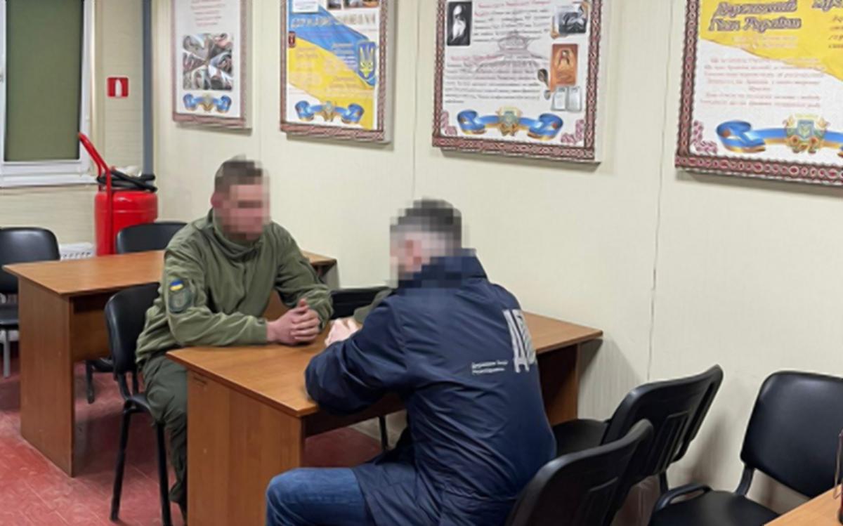 ДБР повідомило про підозру офіцеру, який побив солдата в Івано-Франківську / фото ДБР ДБР повідомило про підозру офіцеру, який побив солдата в Івано-Франківську / фото ДБР