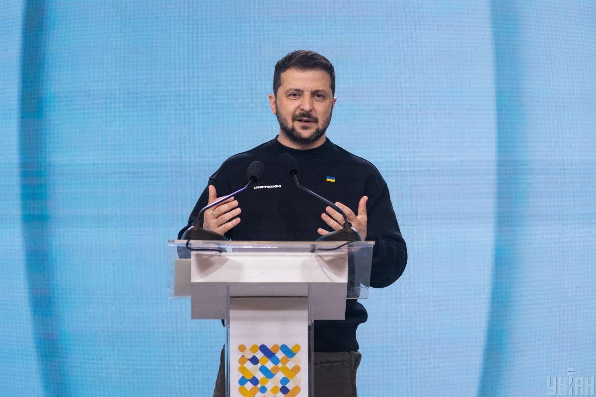 Слова президента про ситуацію в Бахмуті передають журналісти / фото УНІАН Слова президента про ситуацію в Бахмуті передають журналісти / фото УНІАН