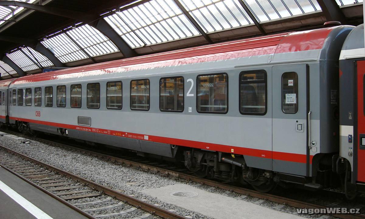 Вагон начнет курсировать с 24-го апреля / фото "Укрзализныця" Вагон начнет курсировать с 24-го апреля / фото "Укрзализныця"