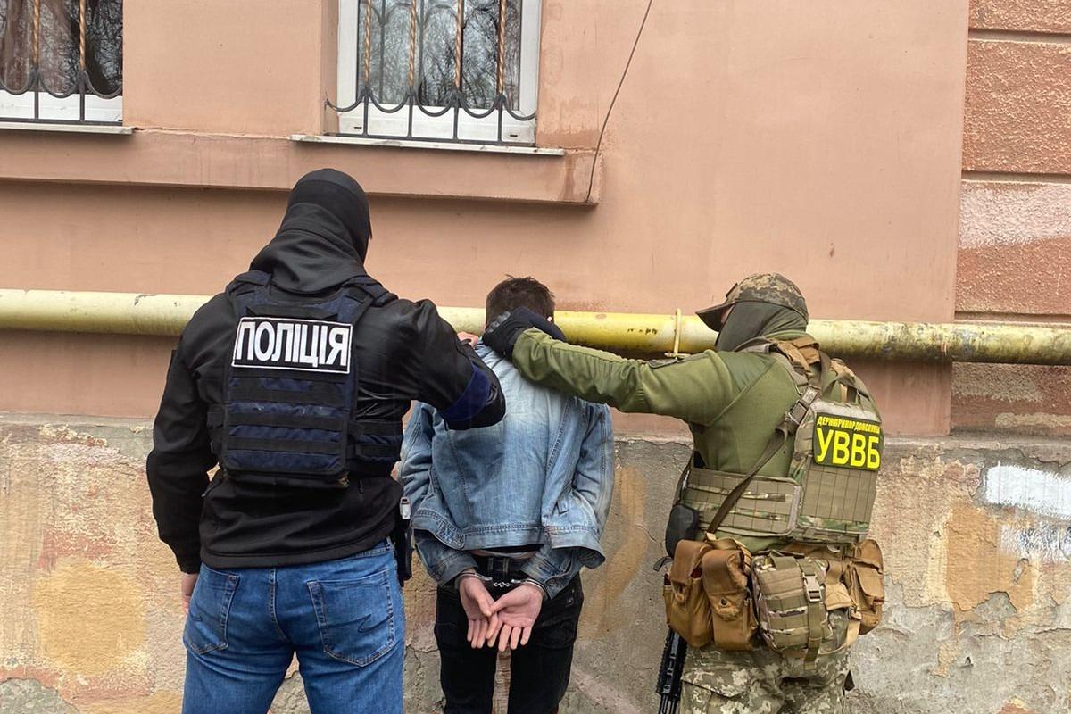 Правоохранители задержали сбытчика наркотиков / фото od.npu.gov.ua Правоохранители задержали сбытчика наркотиков / фото od.npu.gov.ua